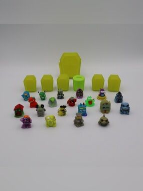 The Trash Pack Series lot of 22 Trashies Moose mini figures